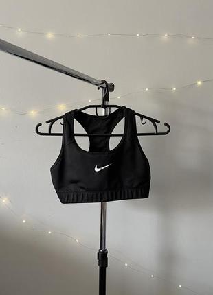 Топ спортивный nike