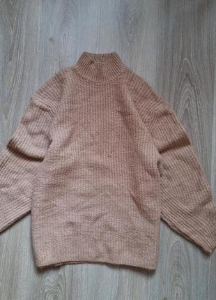 Бежевий вязаний светр