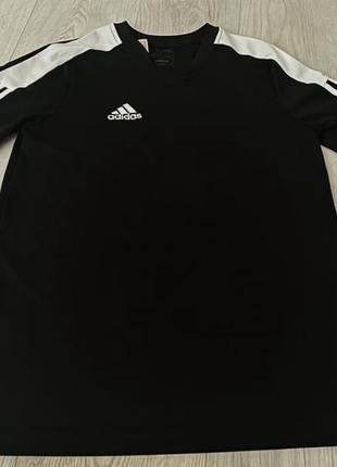 Футболка Schwarz adidas на лампасах
