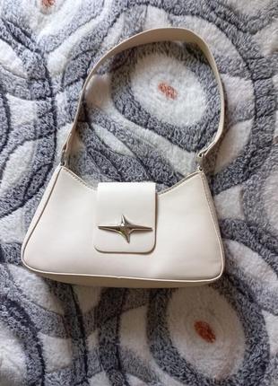 Бежевая-молочная сумка багет