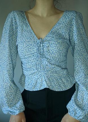 Цветочная голубая блузка блуза длинный рукав квадратный вырез с затяжкой в романтическом стиле3 фото
