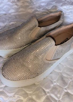 Красивые бежевые слипоны на платформе, со стразами, justfab, р.40.5