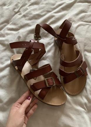 Коричневі шкіряні босоніжки римські босоніжки в римському стилі з переплетами 37 розмір