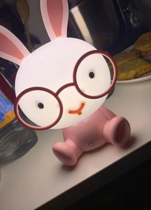 Детский светодиодный ночник jiamen кролик в очках. игрушки-ночники