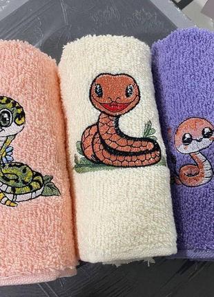 Подарунок набір махрових рушників зі змійками