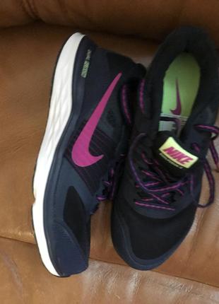 Кроссовки для занятия спортом nike