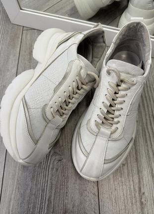 Шикарные кожаные кроссовки