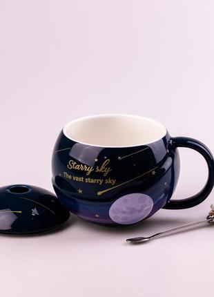 Чашка керамічна starry sky 400мл із кришкою та ложкою чашка з кришкою синий2 фото