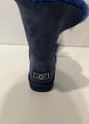 Ugg 4