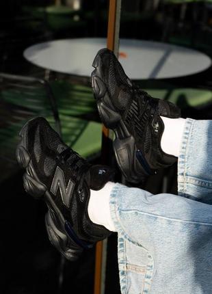 Жіночі кросівки New Balance 327 Svarta och röda sneakers