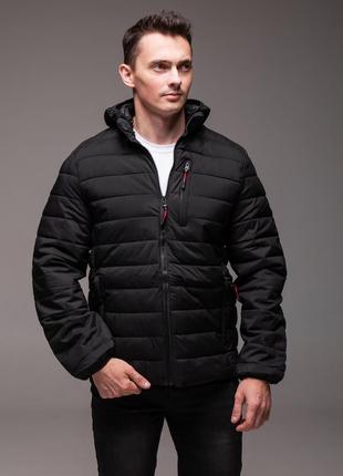 Черная мужская утепленная стеганная куртка с карманом на груди