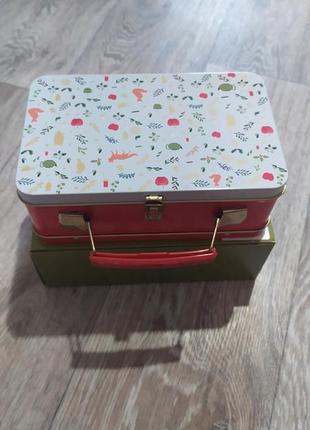 Сундучок металевий ів роше