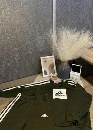 Спортивний костюм adidas