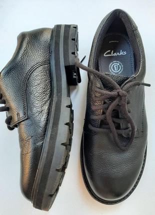 Закриті чорні туфлі натуральна шкіра clarks 36 р, 3.5 на широку ногу
