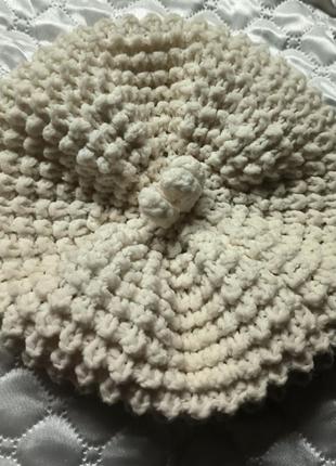 Замечательный вязаный женский берет млечного цвета, р. 54