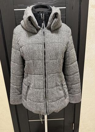 Дуже тепла куртка з високим коміром