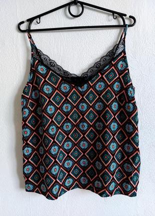 Гарна майка топ на тонких бретелях