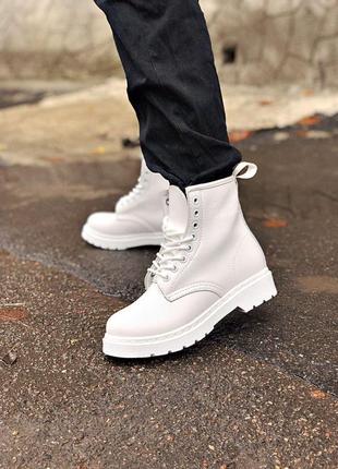 Женские ботинки dr. martens white logo