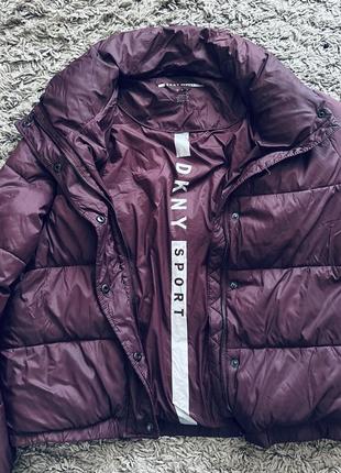 Теплая куртка dkny