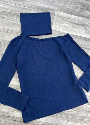 Теплий гольф з ефектним розрізом3 фото