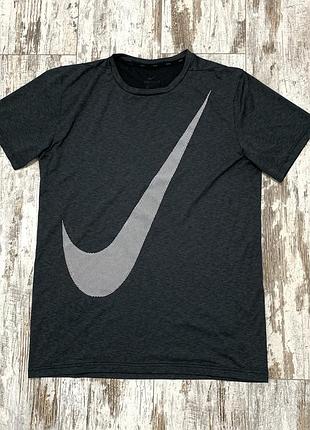 Чоловіча спортивна футболка nike big swoosh
