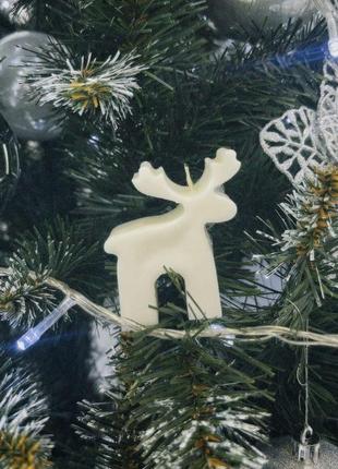 Новогодняя свеча олень