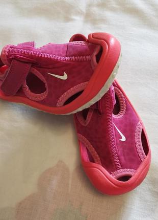 Коралки nike на девочку в очень хорошем состоянии, 25 размер