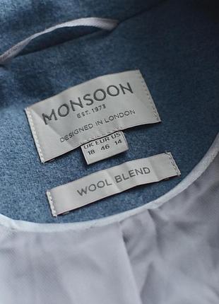 Ідеальне жіноче пальто на осінь. блакитне пальто з вовною. тепле м'яке пальто двобортне