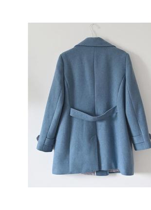 Ідеальне жіноче пальто на осінь. блакитне пальто з вовною. тепле м'яке пальто двобортне