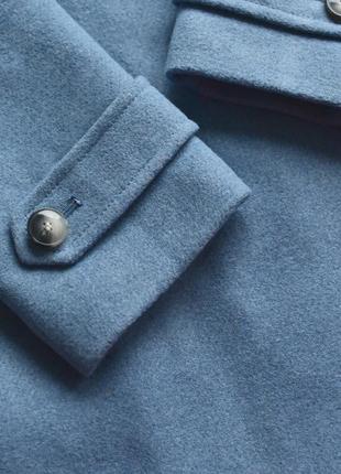 Ідеальне жіноче пальто на осінь. блакитне пальто з вовною. тепле м'яке пальто двобортне
