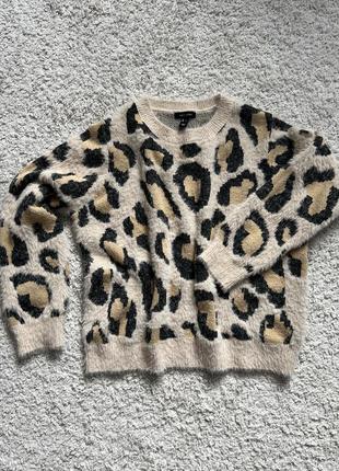 Свитер женский в анималистическом принте