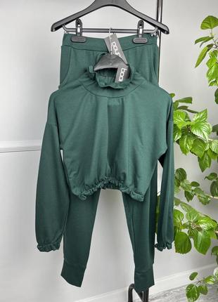 Костюмчик спортивный boohoo бархатистый цвет.