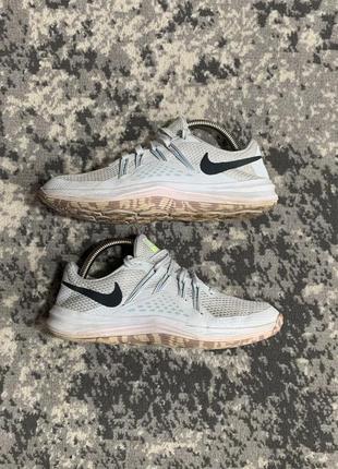 Продаю женские кроссовки nike
