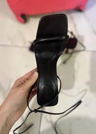 Кожаные босоножки zara новые