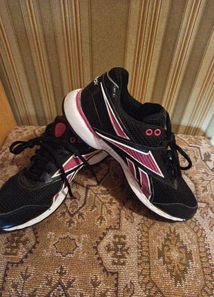 reebok Pugry2 easytone кросівки, устілка 23,5см.