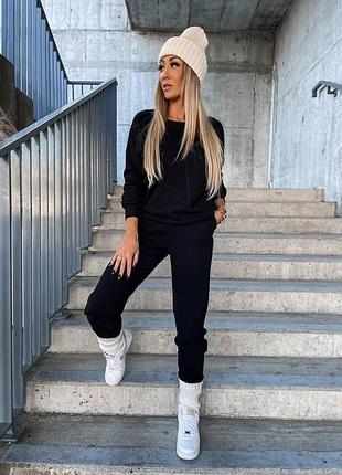 Костюм жіночий