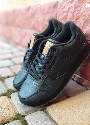 Женские зимние кроссовки reebok classic leather
