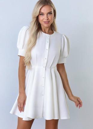 Мила сукня з пуговичками намистинками