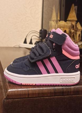 Оригинальный adidas утепленные хайтопы, майки для девочки, 22 размер, стелька по факту 14 см! в идеальном состоянии! состояние новых!