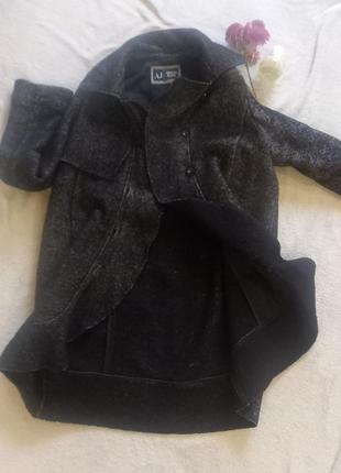 Класне пальто armani jeans