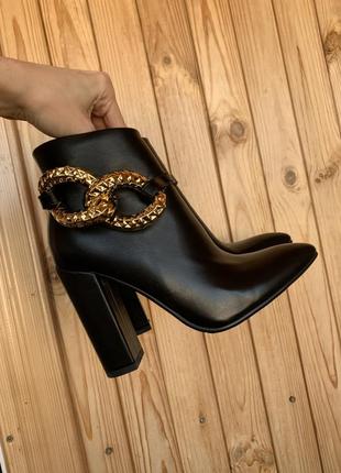 Женские ботинки