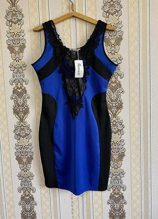 Стильное фигурное платье, синее с черным платье