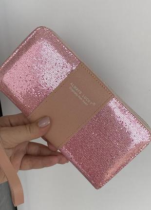 Жіночий яскравий рожевий блискучий гаманець