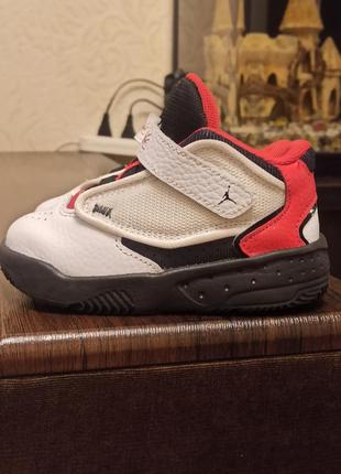 Оригинальный jordan высокие кроссовки, хайтопы для мальчика или девочки,23.5 размер, стелька по факту 15 см! в идеальном состоянии.