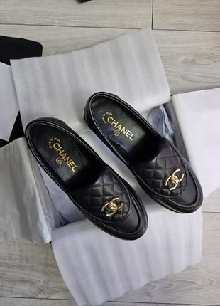 Черные кожаные лоферы в стиле chanel