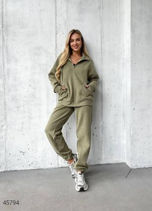 Теплий жіночій костюм