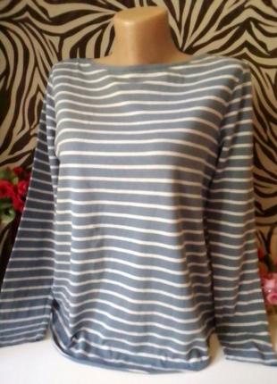 Футболка женская с длинным рукавом.