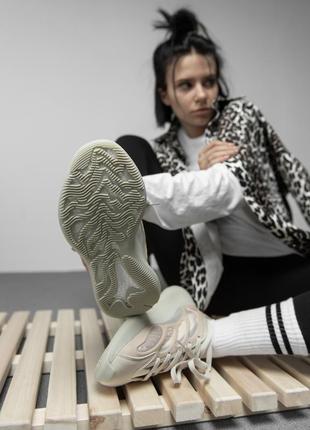 Женские кроссовки boost нюдовые5 фото