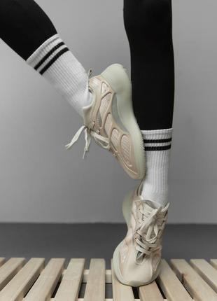 Женские кроссовки boost нюдовые7 фото