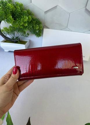 Женский кожаный кошелек
